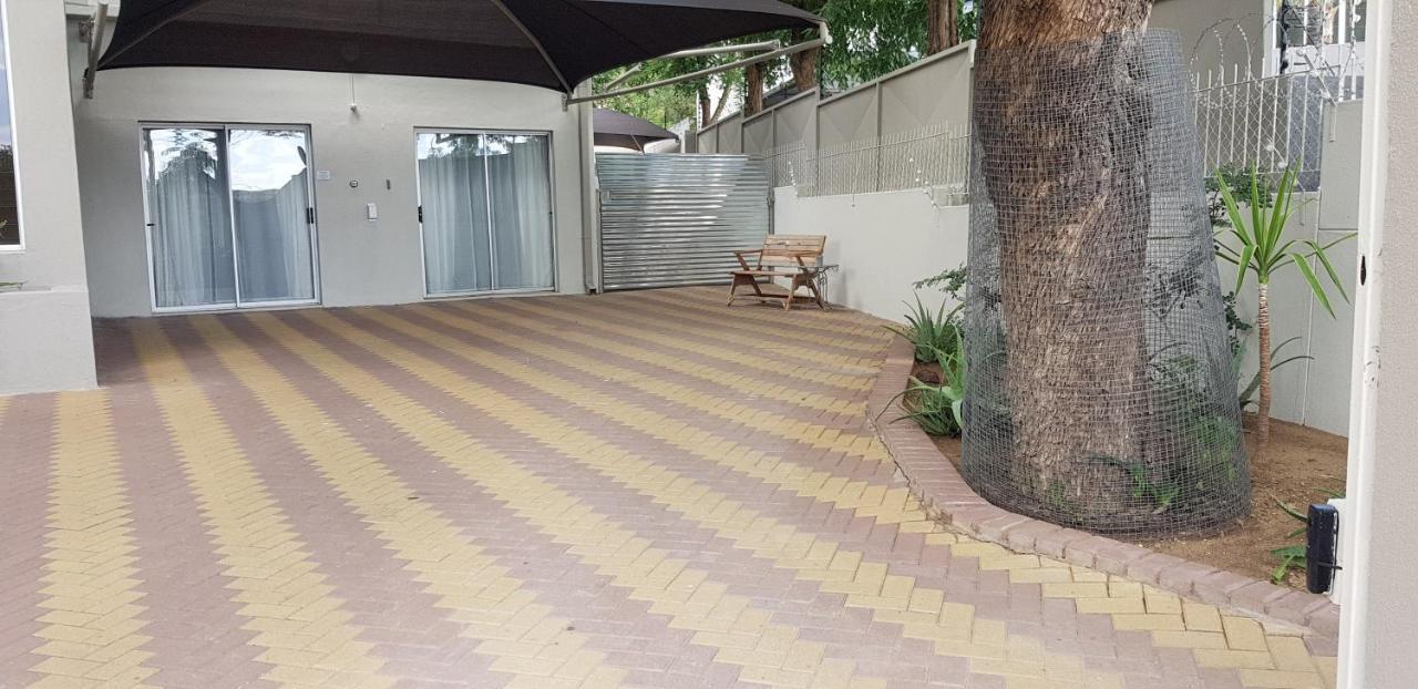 Feather Self Catering Accommodation Windhoek Exterior foto